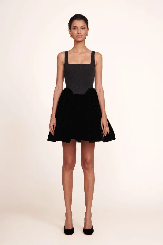 LANDSCAPE DRESS | BLACK Tunics Vintage classic