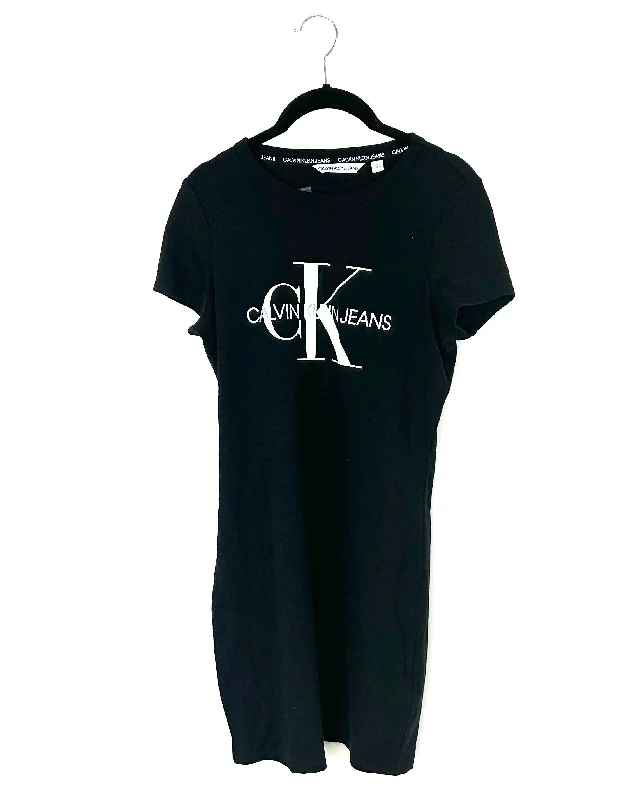 Black T-Shirt Dress - Size 4-6 Front Pockets Side Pockets Patch Pockets