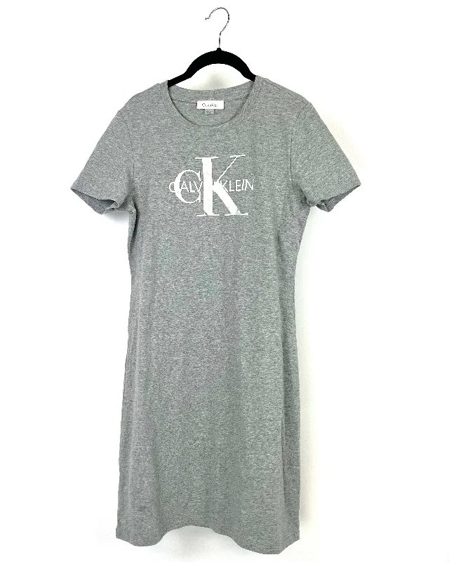Short Sleeve T-Shirt Dress - Small Zippered Front Buttoned Front Snap Front