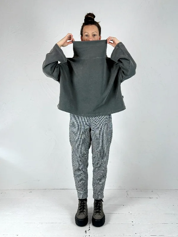 Dari - Organic Cotton Sweatshirt - Anthra Hoodie with Pastel Soft Subtle